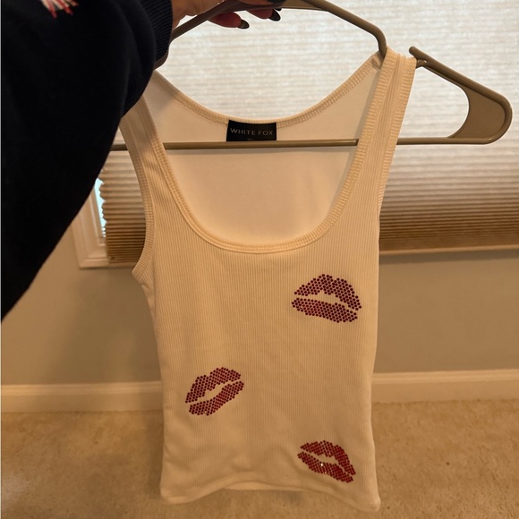 White Fox Boutique White Tank Top with Pink Lips - Picture 4 of 5